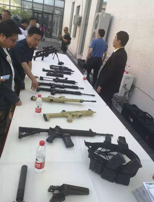 中国国产HK416亮相房地产展览！这就是中国下代步枪？｜轻武专栏(图4)